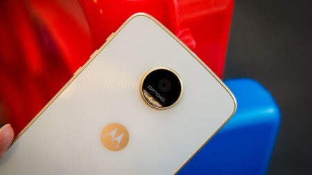 How to manually Install Android 8.0 Oreo on Moto Z Play — Official Firmware